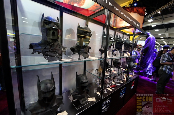 DC-Entertainment-DC-Comics-Batman-Movie-Costumes-Film-Props-Wardrobe-Comic-Con-San-Diego-001-RSJ