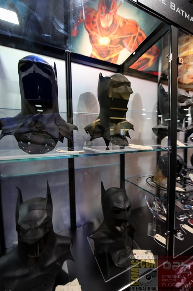 DC-Entertainment-DC-Comics-Batman-Movie-Costumes-Film-Props-Wardrobe-Comic-Con-San-Diego-001-RSJ