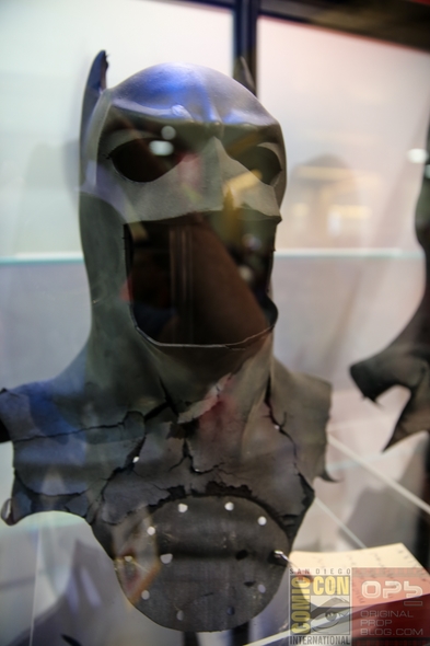 DC-Entertainment-DC-Comics-Batman-Movie-Costumes-Film-Props-Wardrobe-Comic-Con-San-Diego-001-RSJ