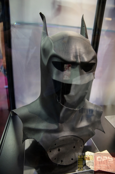 DC-Entertainment-DC-Comics-Batman-Movie-Costumes-Film-Props-Wardrobe-Comic-Con-San-Diego-001-RSJ