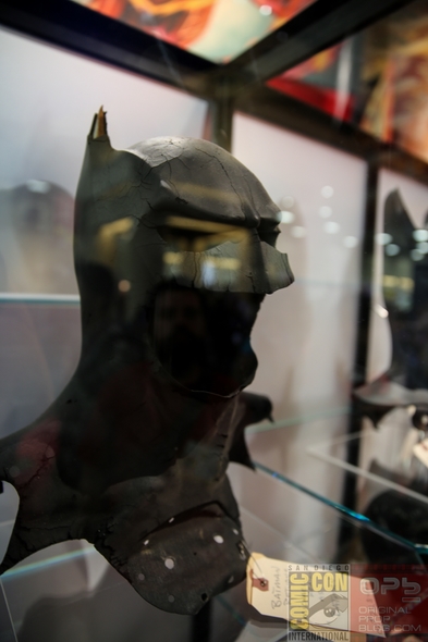 DC-Entertainment-DC-Comics-Batman-Movie-Costumes-Film-Props-Wardrobe-Comic-Con-San-Diego-001-RSJ