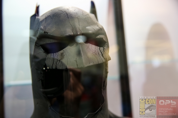 DC-Entertainment-DC-Comics-Batman-Movie-Costumes-Film-Props-Wardrobe-Comic-Con-San-Diego-001-RSJ