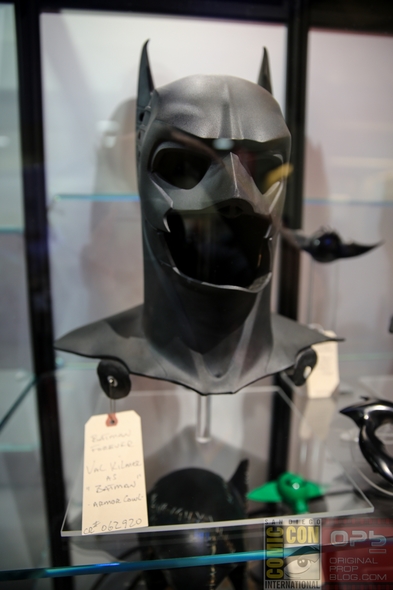 DC-Entertainment-DC-Comics-Batman-Movie-Costumes-Film-Props-Wardrobe-Comic-Con-San-Diego-001-RSJ