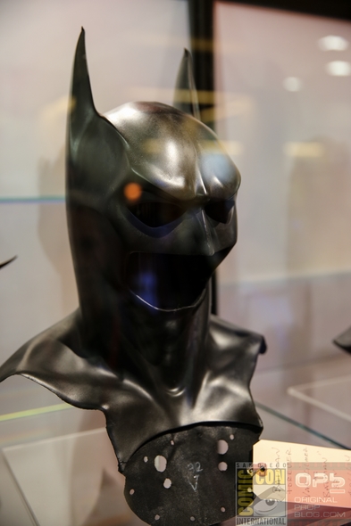 DC-Entertainment-DC-Comics-Batman-Movie-Costumes-Film-Props-Wardrobe-Comic-Con-San-Diego-001-RSJ