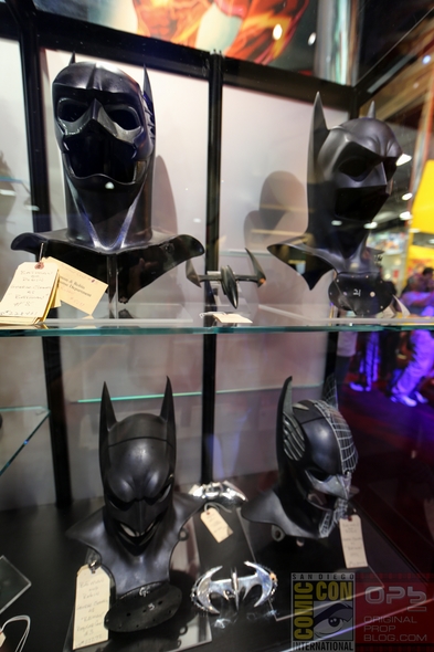 DC-Entertainment-DC-Comics-Batman-Movie-Costumes-Film-Props-Wardrobe-Comic-Con-San-Diego-001-RSJ