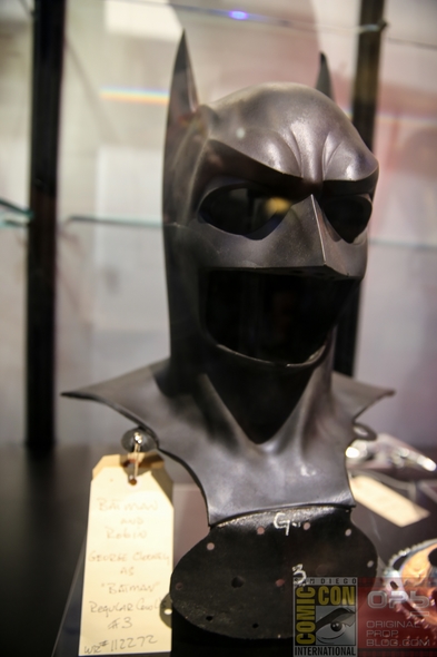 DC-Entertainment-DC-Comics-Batman-Movie-Costumes-Film-Props-Wardrobe-Comic-Con-San-Diego-001-RSJ