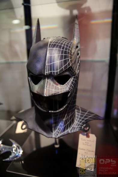 DC-Entertainment-DC-Comics-Batman-Movie-Costumes-Film-Props-Wardrobe-Comic-Con-San-Diego-001-RSJ