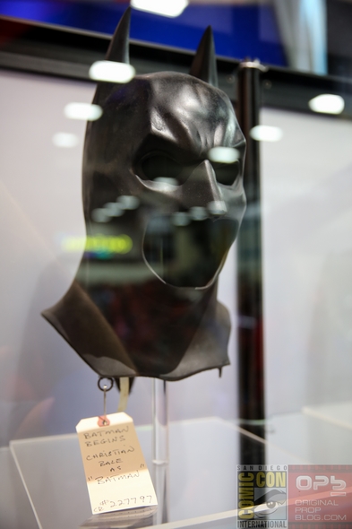 DC-Entertainment-DC-Comics-Batman-Movie-Costumes-Film-Props-Wardrobe-Comic-Con-San-Diego-001-RSJ