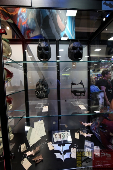 DC-Entertainment-DC-Comics-Batman-Movie-Costumes-Film-Props-Wardrobe-Comic-Con-San-Diego-001-RSJ