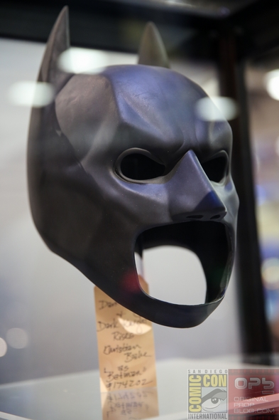 DC-Entertainment-DC-Comics-Batman-Movie-Costumes-Film-Props-Wardrobe-Comic-Con-San-Diego-001-RSJ