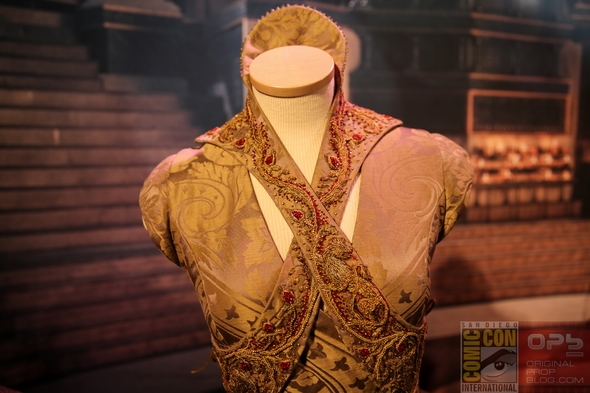 Game-Of-Thrones-Escape-The-Realm-San-Diego-Comic-Con-Exhibit-GOT-Costume-Wardrobe-SDCC-Photos-01-RSJ