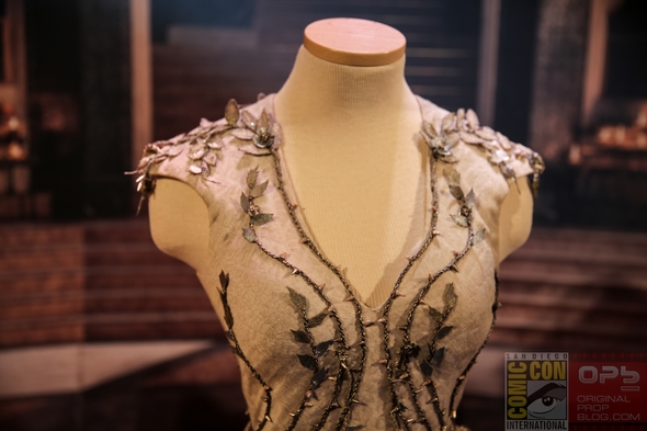 Game-Of-Thrones-Escape-The-Realm-San-Diego-Comic-Con-Exhibit-GOT-Costume-Wardrobe-SDCC-Photos-01-RSJ