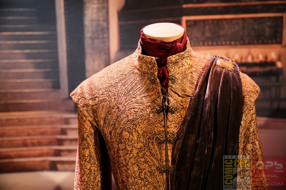 Game-Of-Thrones-Escape-The-Realm-San-Diego-Comic-Con-Exhibit-GOT-Costume-Wardrobe-SDCC-Photos-01-RSJ