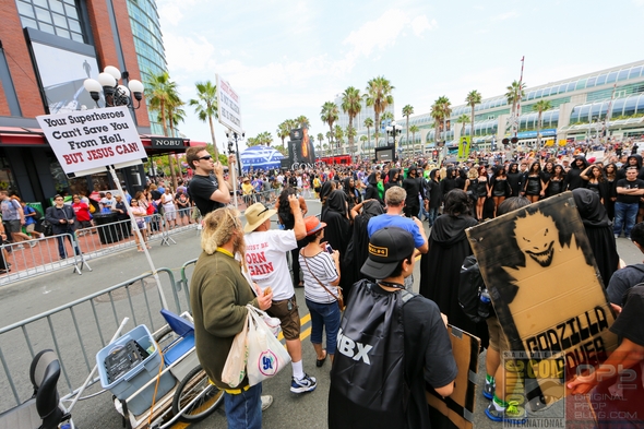 SDCC-San-Diego-Comic-Con-2014-Photos-Photography-Exhibit-Hall-Gaslamp-Convention-Center-Costumes-001-RSJ