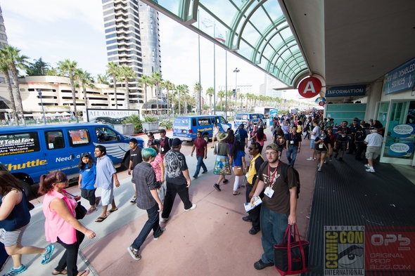 SDCC-San-Diego-Comic-Con-2014-Photos-Photography-Exhibit-Hall-Gaslamp-Convention-Center-Costumes-101-RSJ