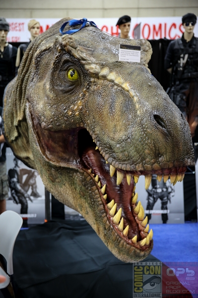 San-Diego-Comic-Con-2014-Profiles-In-History-TV-Movie-Prop-Costume-Exhibit-Auction-Preview-Photos-01-RSJ