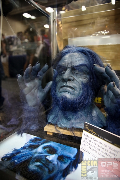 San-Diego-Comic-Con-2014-Profiles-In-History-TV-Movie-Prop-Costume-Exhibit-Auction-Preview-Photos-01-RSJ