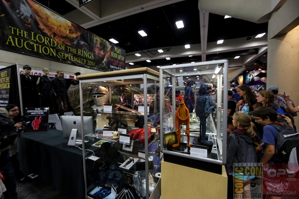 San-Diego-Comic-Con-2014-Profiles-In-History-TV-Movie-Prop-Costume-Exhibit-Auction-Preview-Photos-01-RSJ