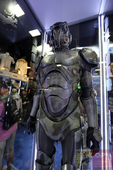 San-Diego-Comic-Con-2014-Prop-Store-London-TV-Movie-Prop-Costume-Exhibit-Auction-Preview-Photos-001-RSJ