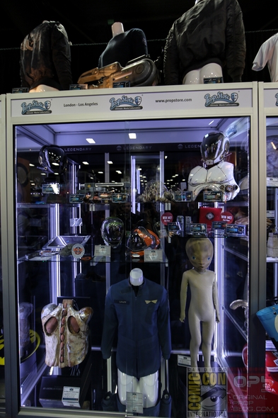 San-Diego-Comic-Con-2014-Prop-Store-London-TV-Movie-Prop-Costume-Exhibit-Auction-Preview-Photos-001-RSJ