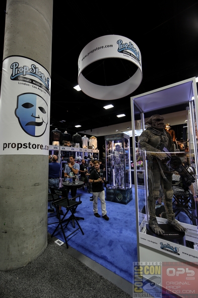 San-Diego-Comic-Con-2014-Prop-Store-London-TV-Movie-Prop-Costume-Exhibit-Auction-Preview-Photos-001-RSJ