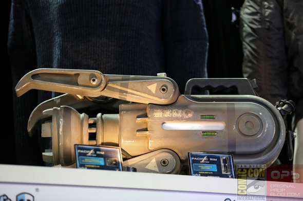 San-Diego-Comic-Con-2014-Prop-Store-London-TV-Movie-Prop-Costume-Exhibit-Auction-Preview-Photos-001-RSJ