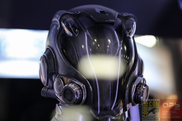 San-Diego-Comic-Con-2014-Prop-Store-London-TV-Movie-Prop-Costume-Exhibit-Auction-Preview-Photos-001-RSJ