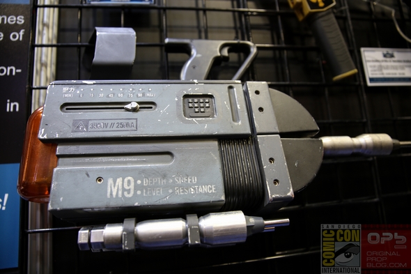 San-Diego-Comic-Con-2014-Prop-Store-London-TV-Movie-Prop-Costume-Exhibit-Auction-Preview-Photos-001-RSJ