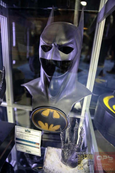 San-Diego-Comic-Con-2014-Prop-Store-London-TV-Movie-Prop-Costume-Exhibit-Auction-Preview-Photos-001-RSJ