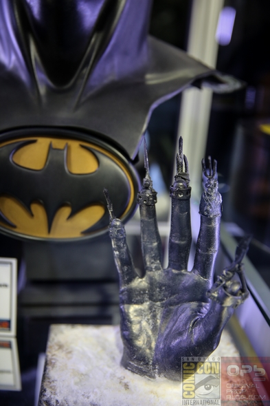 San-Diego-Comic-Con-2014-Prop-Store-London-TV-Movie-Prop-Costume-Exhibit-Auction-Preview-Photos-001-RSJ