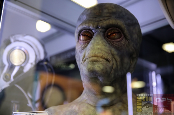 San-Diego-Comic-Con-2014-Prop-Store-London-TV-Movie-Prop-Costume-Exhibit-Auction-Preview-Photos-001-RSJ