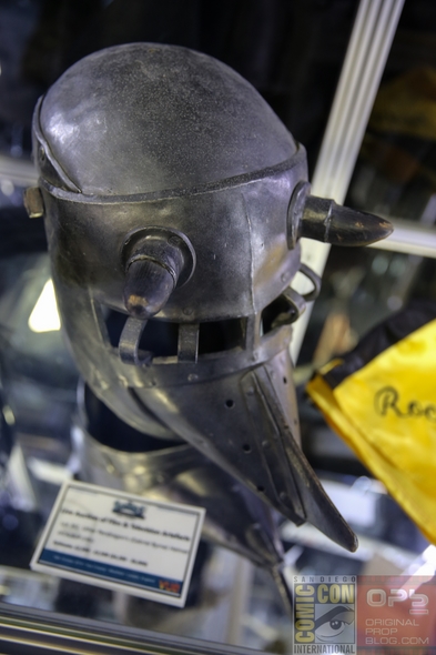 San-Diego-Comic-Con-2014-Prop-Store-London-TV-Movie-Prop-Costume-Exhibit-Auction-Preview-Photos-001-RSJ