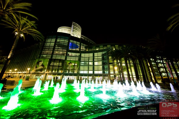 Star-Wars-Celebration-Anaheim-2015-Wednesday-Photos-Line-Badges-Tickets-Info-01-RSJ