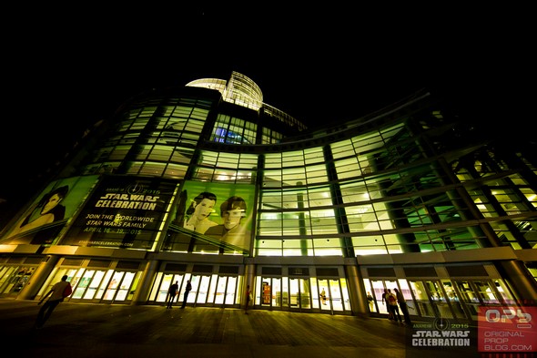 Star-Wars-Celebration-Anaheim-2015-Wednesday-Photos-Line-Badges-Tickets-Info-01-RSJ