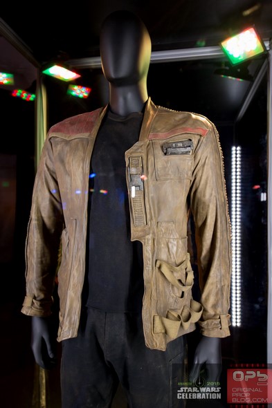 Star-Wars-Celebration-The-Force-Awakens-Props-Costumes-Exhibit-Characters-Models-001-RSJ