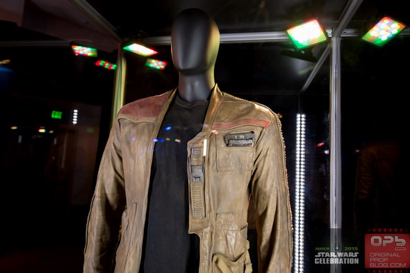 Star-Wars-Celebration-The-Force-Awakens-Props-Costumes-Exhibit-Characters-Models-001-RSJ