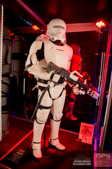 Star-Wars-Celebration-The-Force-Awakens-Props-Costumes-Exhibit-Characters-Models-001-RSJ