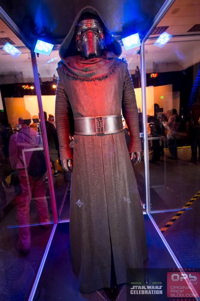 Star-Wars-Celebration-The-Force-Awakens-Props-Costumes-Exhibit-Characters-Models-001-RSJ