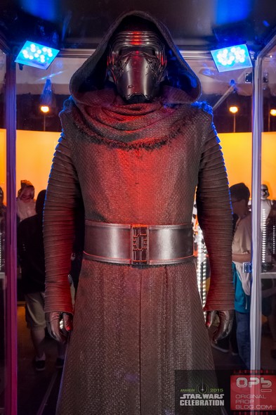 Star-Wars-Celebration-The-Force-Awakens-Props-Costumes-Exhibit-Characters-Models-001-RSJ