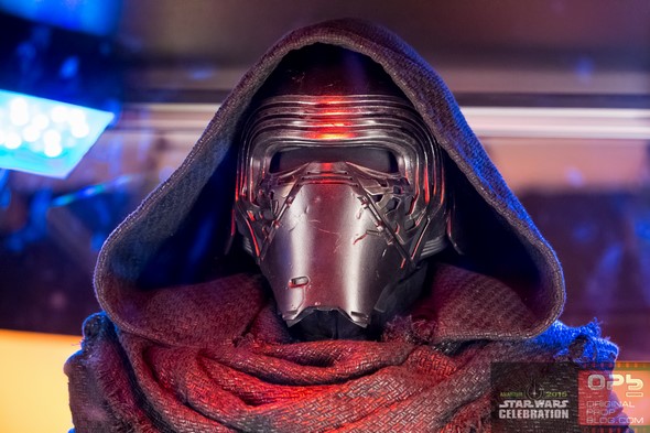 Star-Wars-Celebration-The-Force-Awakens-Props-Costumes-Exhibit-Characters-Models-001-RSJ