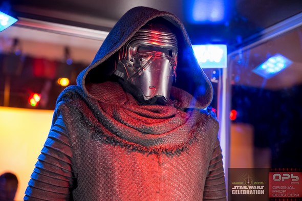 Star-Wars-Celebration-The-Force-Awakens-Props-Costumes-Exhibit-Characters-Models-001-RSJ