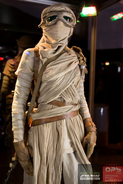 Star-Wars-Celebration-The-Force-Awakens-Props-Costumes-Exhibit-Characters-Models-101-RSJ