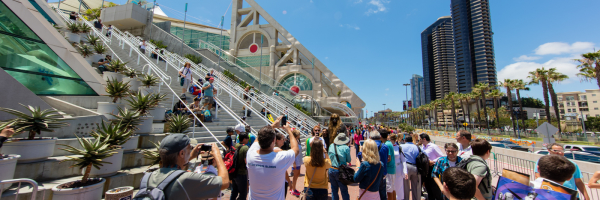 San-Diego-Comic-Con-International-2015-Photos-Cosplay-Convention-Exhibit-Hall-026