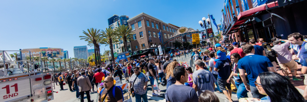 San-Diego-Comic-Con-International-2015-Photos-Cosplay-Convention-Exhibit-Hall-071