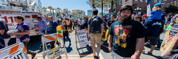 San-Diego-Comic-Con-International-2015-Photos-Cosplay-Convention-Exhibit-Hall-072