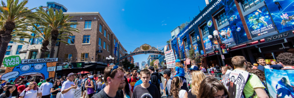 San-Diego-Comic-Con-International-2015-Photos-Cosplay-Convention-Exhibit-Hall-073