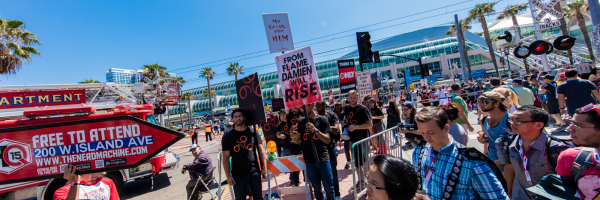 San-Diego-Comic-Con-International-2015-Photos-Cosplay-Convention-Exhibit-Hall-074