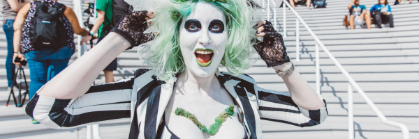 San-Diego-Comic-Con-International-2015-Photos-Cosplay-Convention-Exhibit-Hall-PINK-002