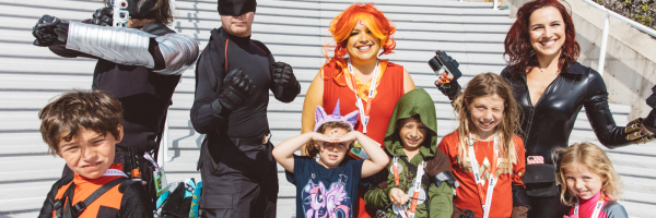 San-Diego-Comic-Con-International-2015-Photos-Cosplay-Convention-Exhibit-Hall-PINK-008