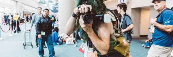 San-Diego-Comic-Con-International-2015-Photos-Cosplay-Convention-Exhibit-Hall-PINK-014